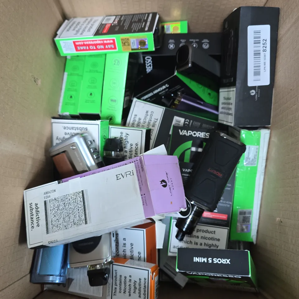 APPROXIMATELY 15 ASSORTED E-CIG PRODUCTS AND ACCESSORIES TO INCLUDE FREEMAX, ELFBAR, VAPORESSO ETC