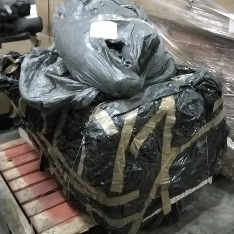 PALLET OF ASSORTED GARDEN FURNITURE PARTS