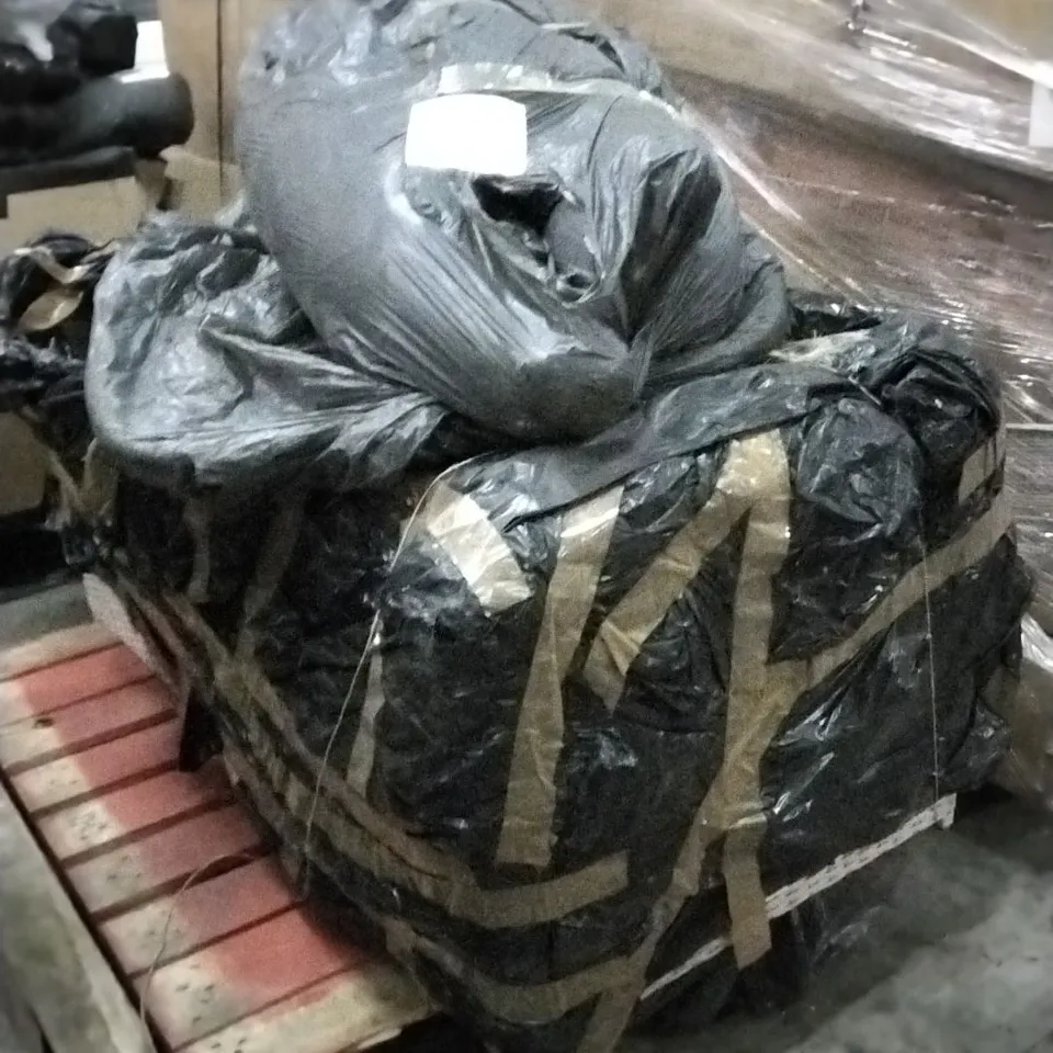 PALLET OF ASSORTED GARDEN FURNITURE PARTS