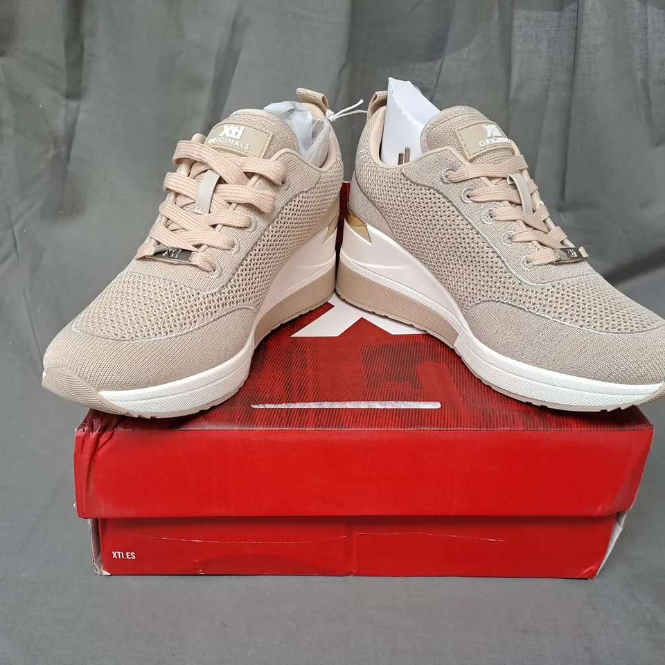 BOXED PAIR OF XTI SHOES IN BEIGE EU SIZE 38