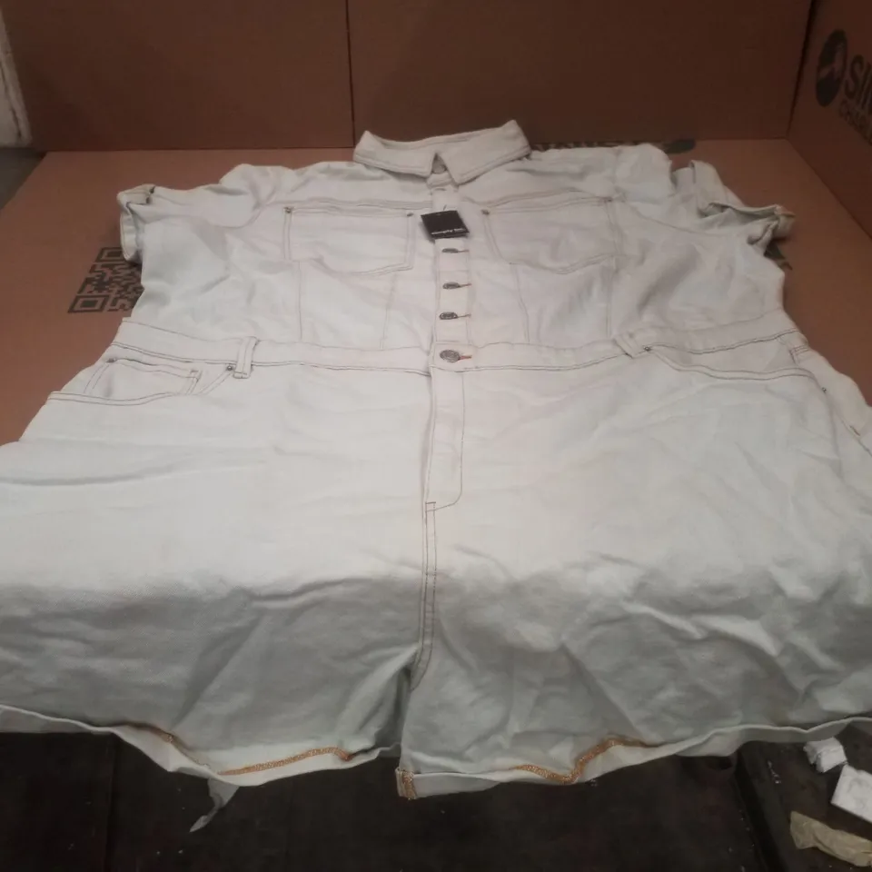 BOX CONTAINING APPROXIMATELY 7 BRAND NEW SIMPLY BE BLEACH WASH DENIM PLAYSUITS - SIZE 28