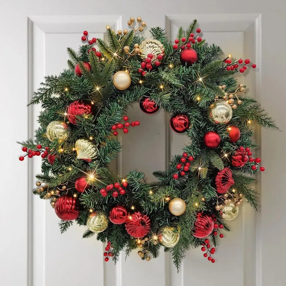 BOXED 60cm PRE-LIT ARTIFICIAL CHRISTMAS WREATH, BATTERY OPERATED (1 BOX)