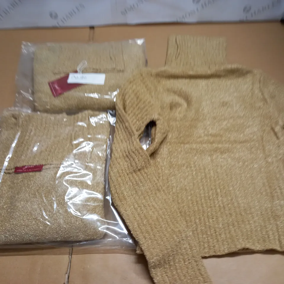 LOT OF APPROXIMATELY 20 AS NEW GOLD KNIT HIGH NECK JUMPER - SIZE UNSPECIFIED