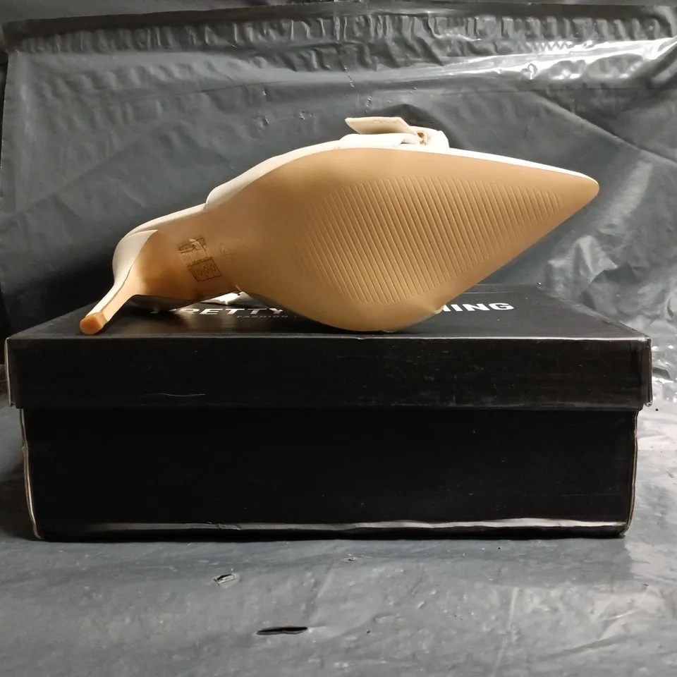 BOXED PAIR OF PRETTY LITTLE THING POINTED TOE STILETTO HEELS SLINGBACK COURT HEELS IN CREAM SIZE UK 4