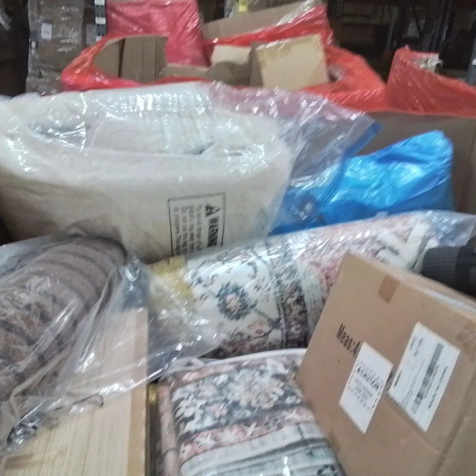 PALLET OF ASSORTED HOUSEHOLD GOODS AND PRODUCTS TO INCLUDE;DOG BED,BABY PRAM,FRUIT PRESSER