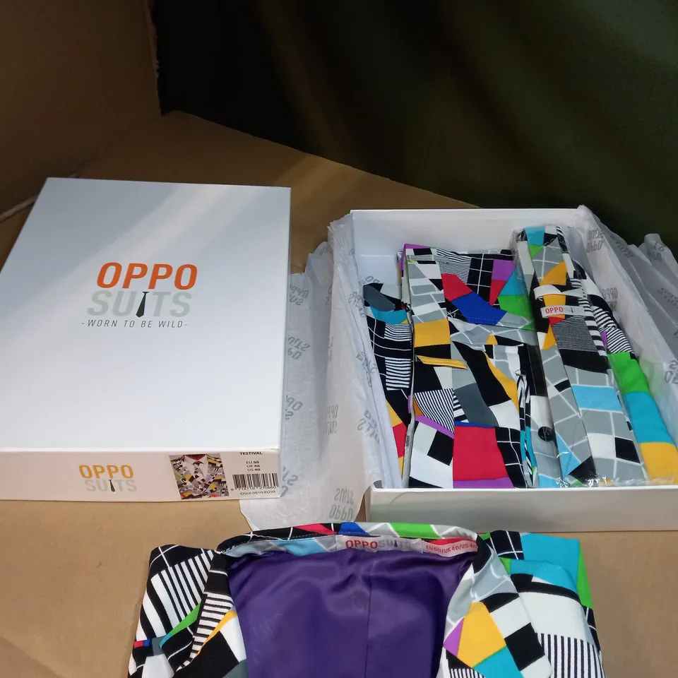 BOXED OPPOSUIT VIBRANT/STATEMENT 3 PIECE SUIT TO INCLUDE: BLAZER, TROUSERS, TIE - SIZE MENS 40