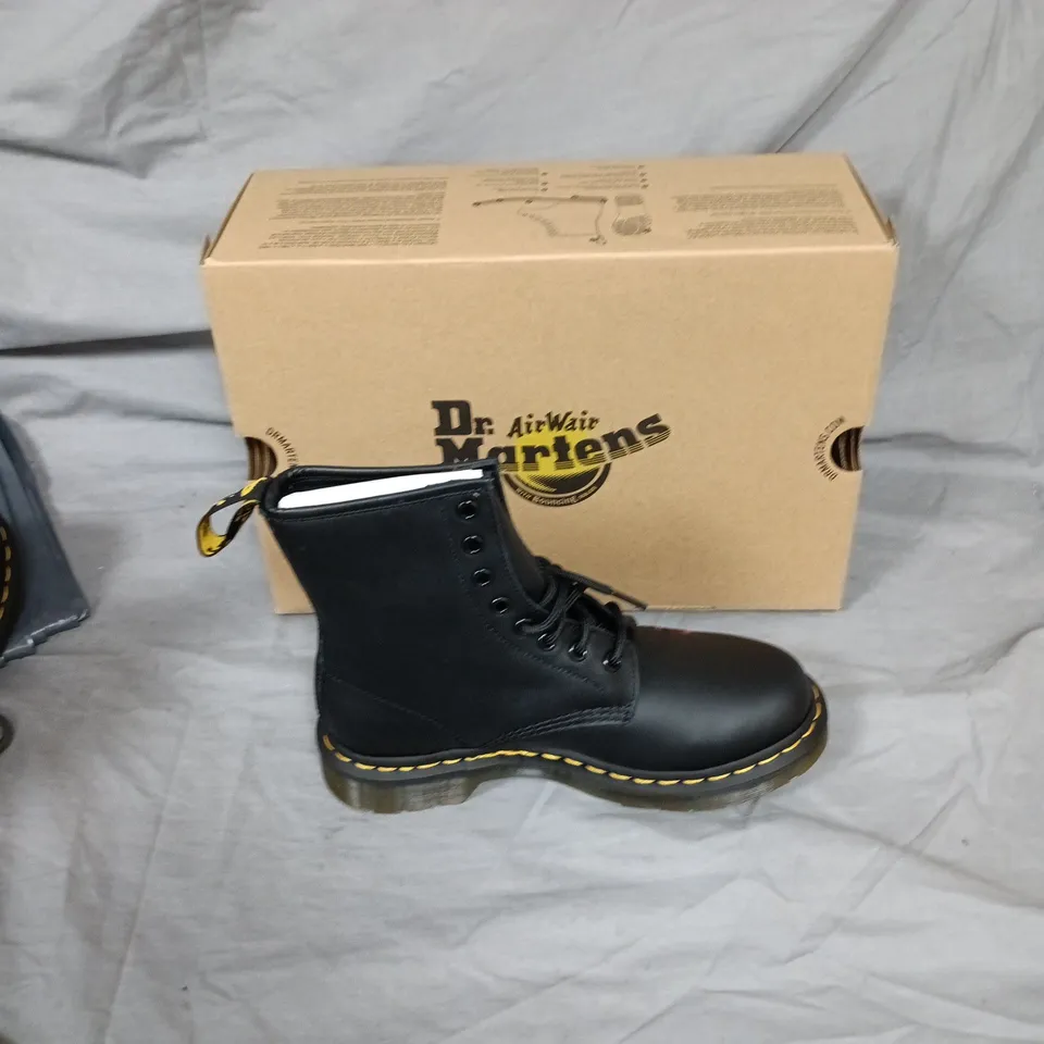 DR. MARTENS BLACK LEATHER BOOTS WITH ROSE EMBROIDERY - UK 5