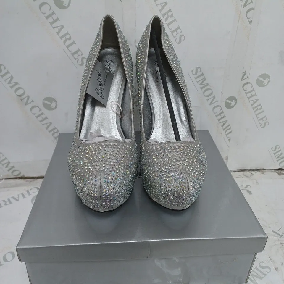 LOT OF 14 PAIRS OF OCCASIONS BY CASANDRA LADIES SHOES