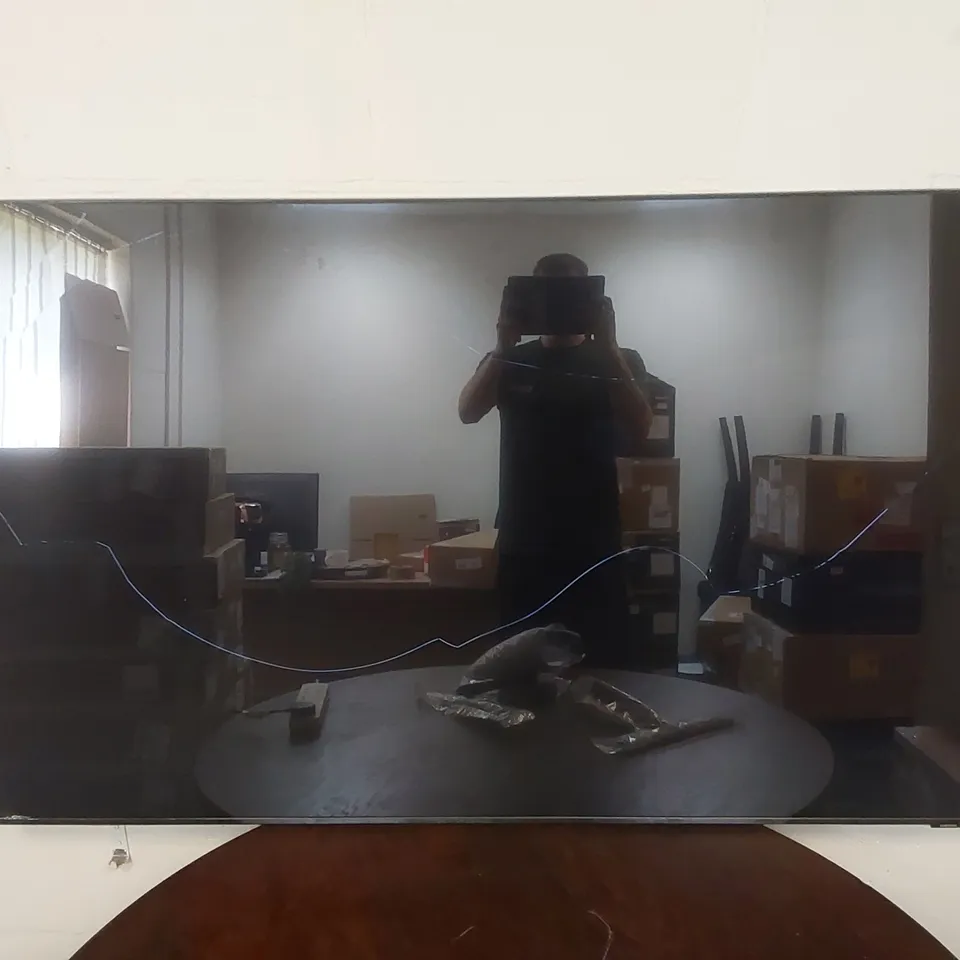 SAMSUNG UE65CU8000 65 INCH CRYSTAL SMART TV PARTS - BROKEN SCREEN