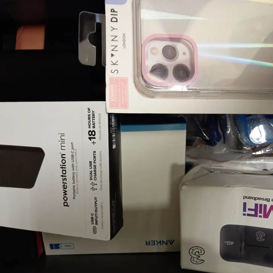 LOT OF APPROXIMATELY 20 PHONE ACCESSORIES, TO INCLUDE CASES, SCREEN PROTECTORS, ETC 