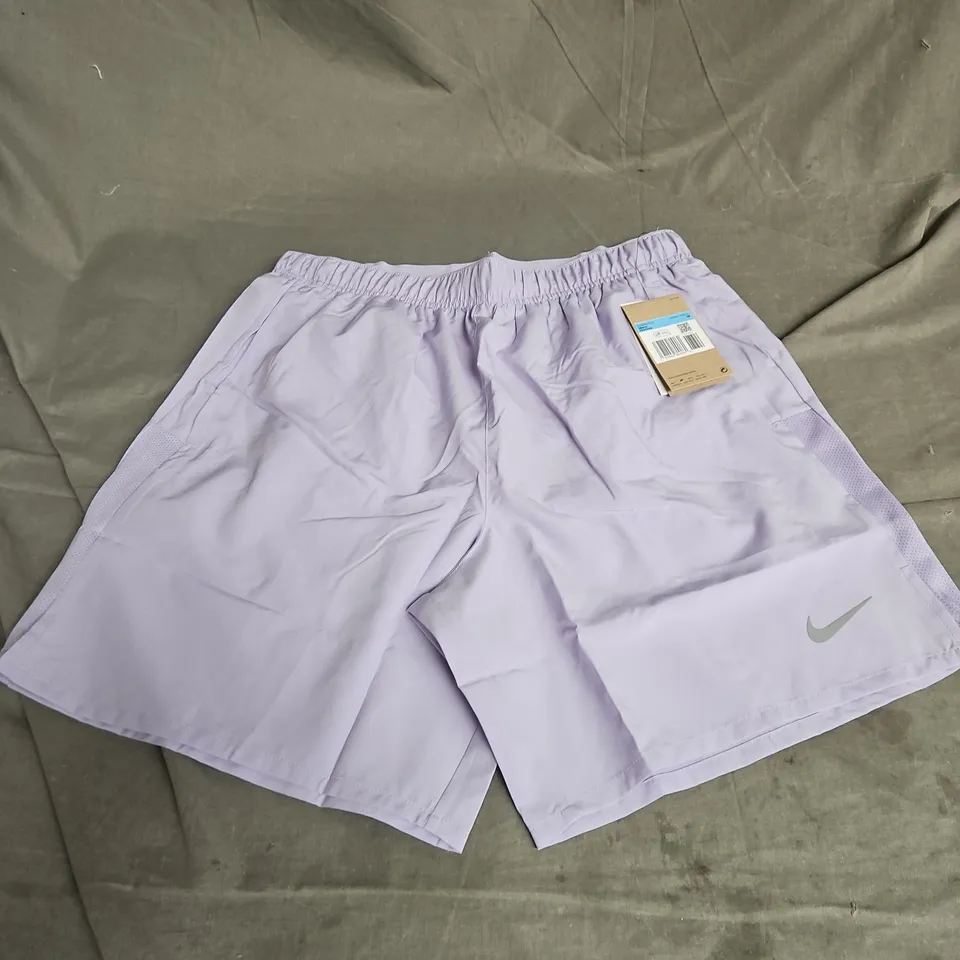 NIKE MENS RUNNING CHALLENGER SHORTS IN LILAC SIZE M