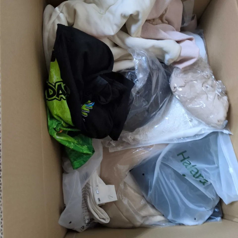 BOX OF APPROXIMATELY 25 ASSORTED CLOTHING ITEMS INCLUDING BROWN FUR IINED COAT , ANCHOR EMBLEM CAP AND FASHION NOVA CARDIGAN