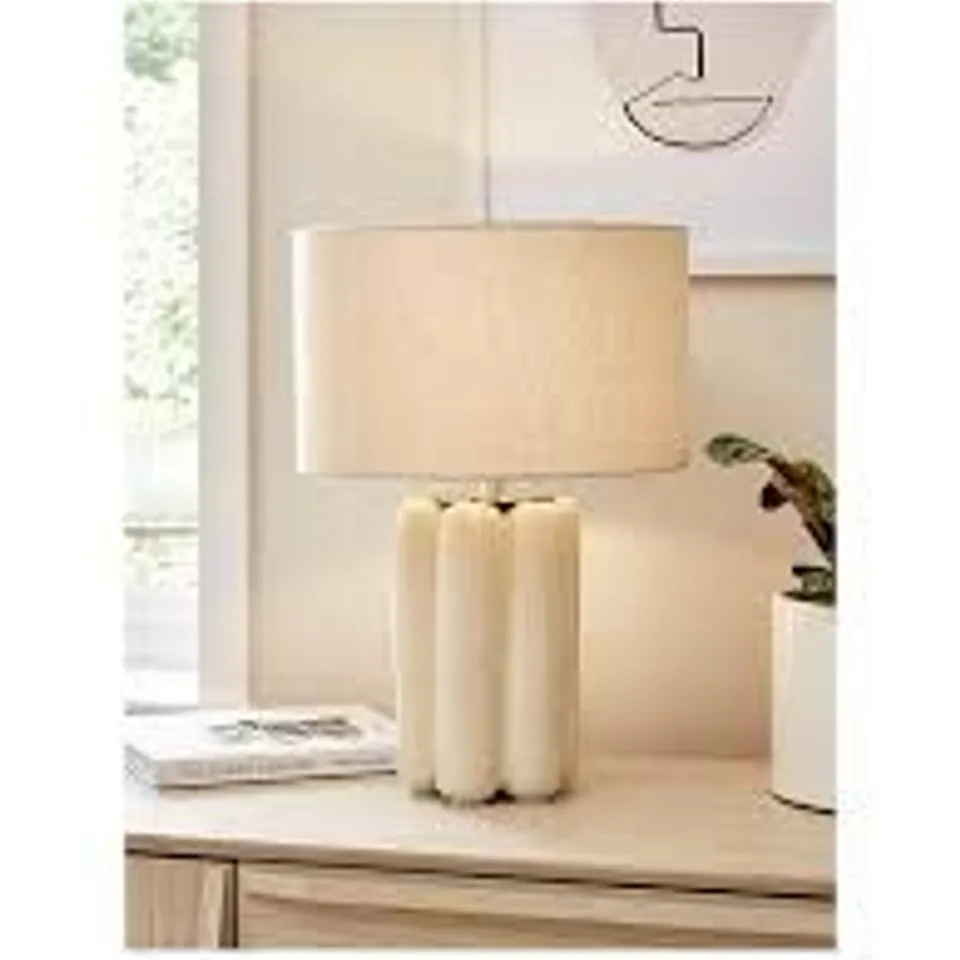 BOXED CHUBBY CERAMIC TABLE LAMP RRP £50