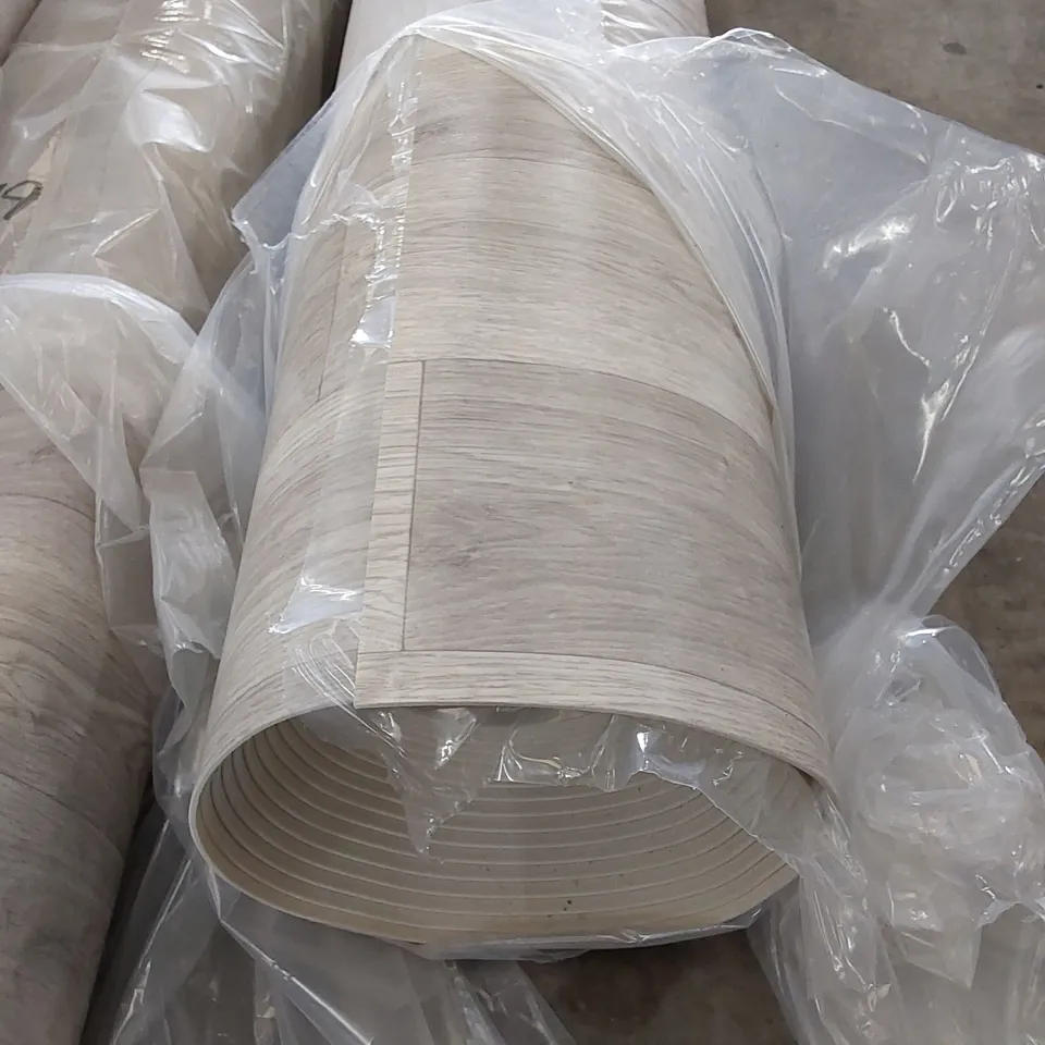 ROLL OF QUALITY FLOORGRIP TAVEL VIYNL // SIZE: APPROXIMATELY 3 X 11.1m