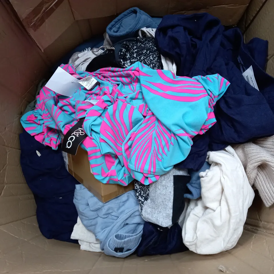 BOX OF APPROX 20ASSORTED ITEMS TO INCLUDE - CHRISTMAS SNOW BAUBLE - ALIEN TAPE - KIM&CO JUMPSUIT ECT