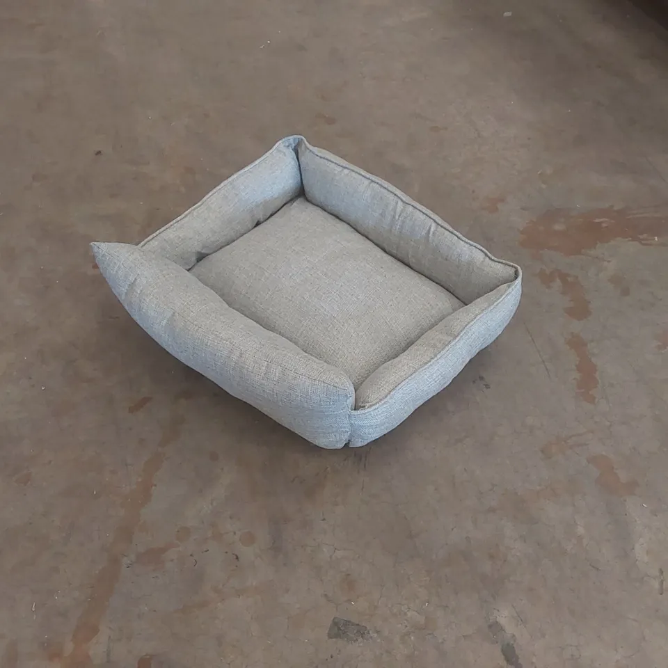 SMALL PET BED