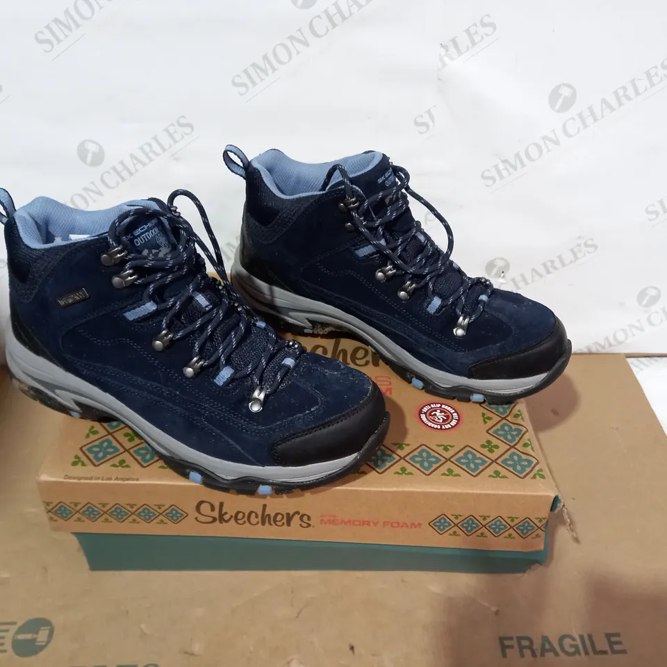 BOXED PAIR OF SKECHERS NAVY BOOTS- SIZE 8