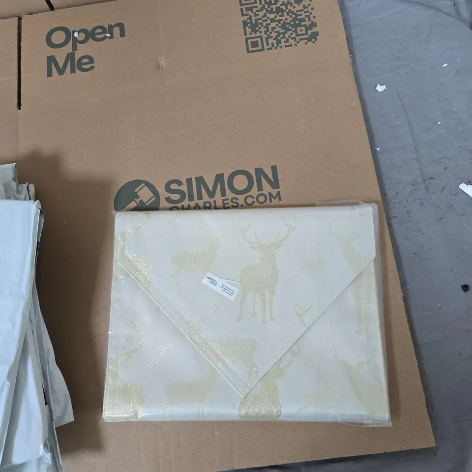 10X GOLDEN REINDEER TABLE RUNNERS