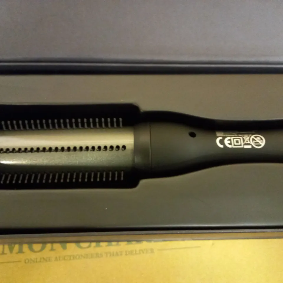 BOXED REVAMP PROGLOSS BIG VOLUME AND WAVE HOT CERAMIC BRUSH