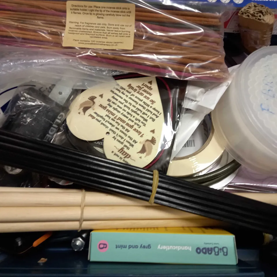 BOX OF APPROX 20 ASSORTED ITEMS TO INCLUDE - CNC LATHES TOOLS - ASDA 75 MUFFIN CASES - BATTERY TESTER BT-168 ECT
