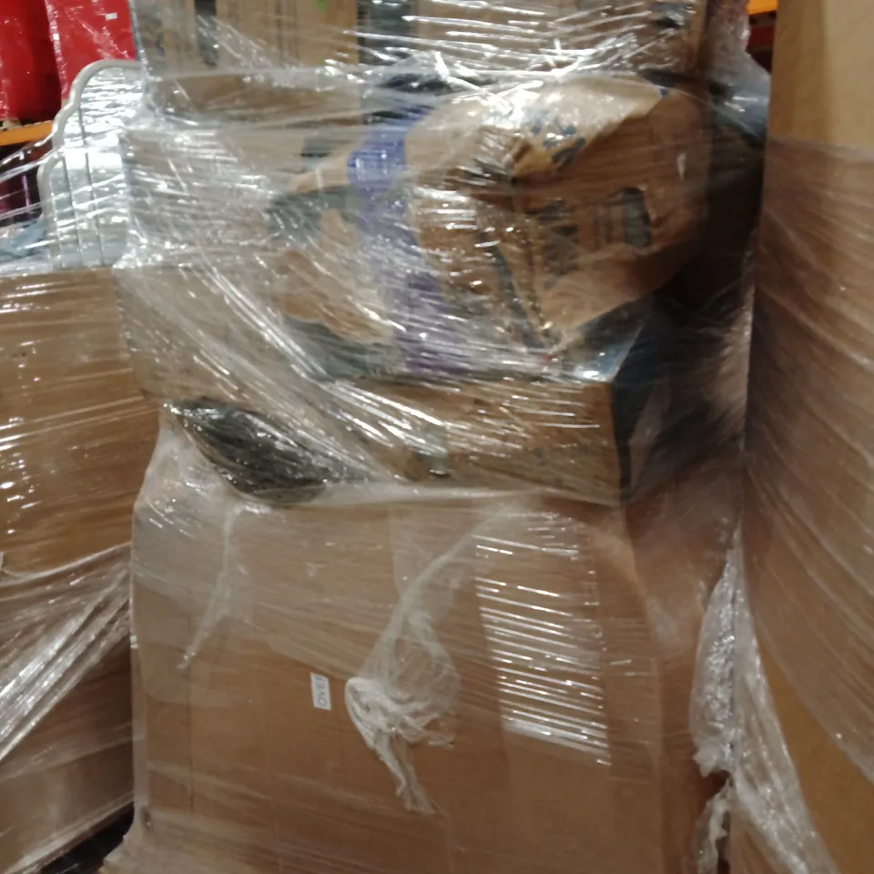 PALLET CONTAINING A LARGE QUANTITY OF SELF INFLATING AIR BEDS