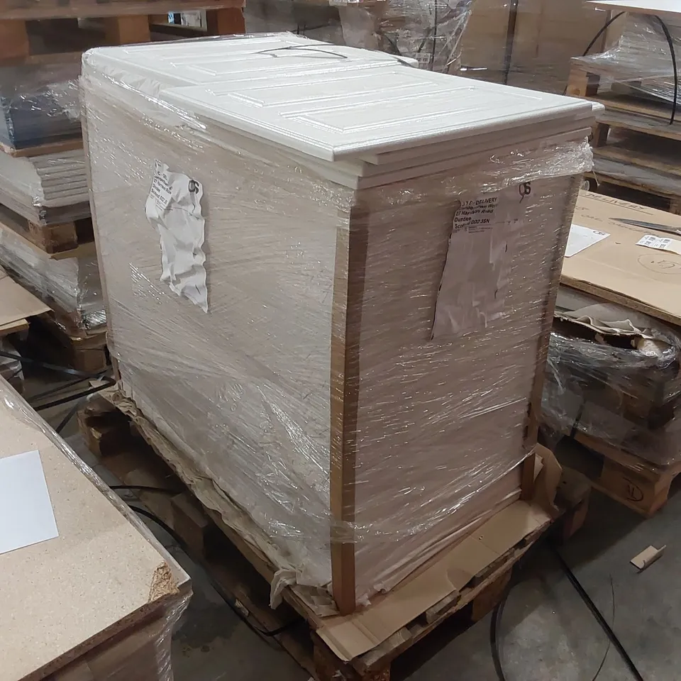 PALLET OF LARGE QUANTITY OF KITCHENS/BEDROOM REPLACEMENT CABINET DOOR/DRAWER/END PANELS IN ASSORTED SIZES 