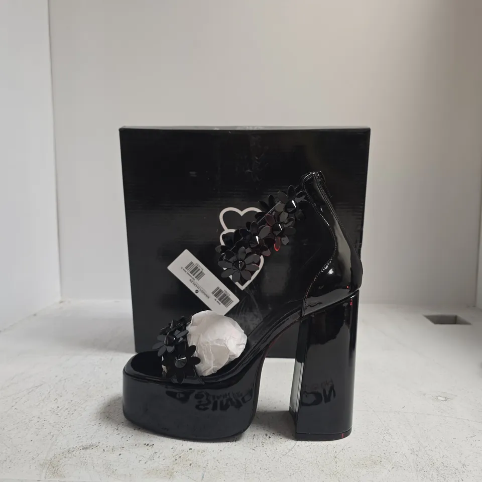 KOI WOMEN'S BLACK PATENT PLATFORM HEELS WITH FLORAL EMBELLISHMENT – STYLE DBP71 SIZE 7