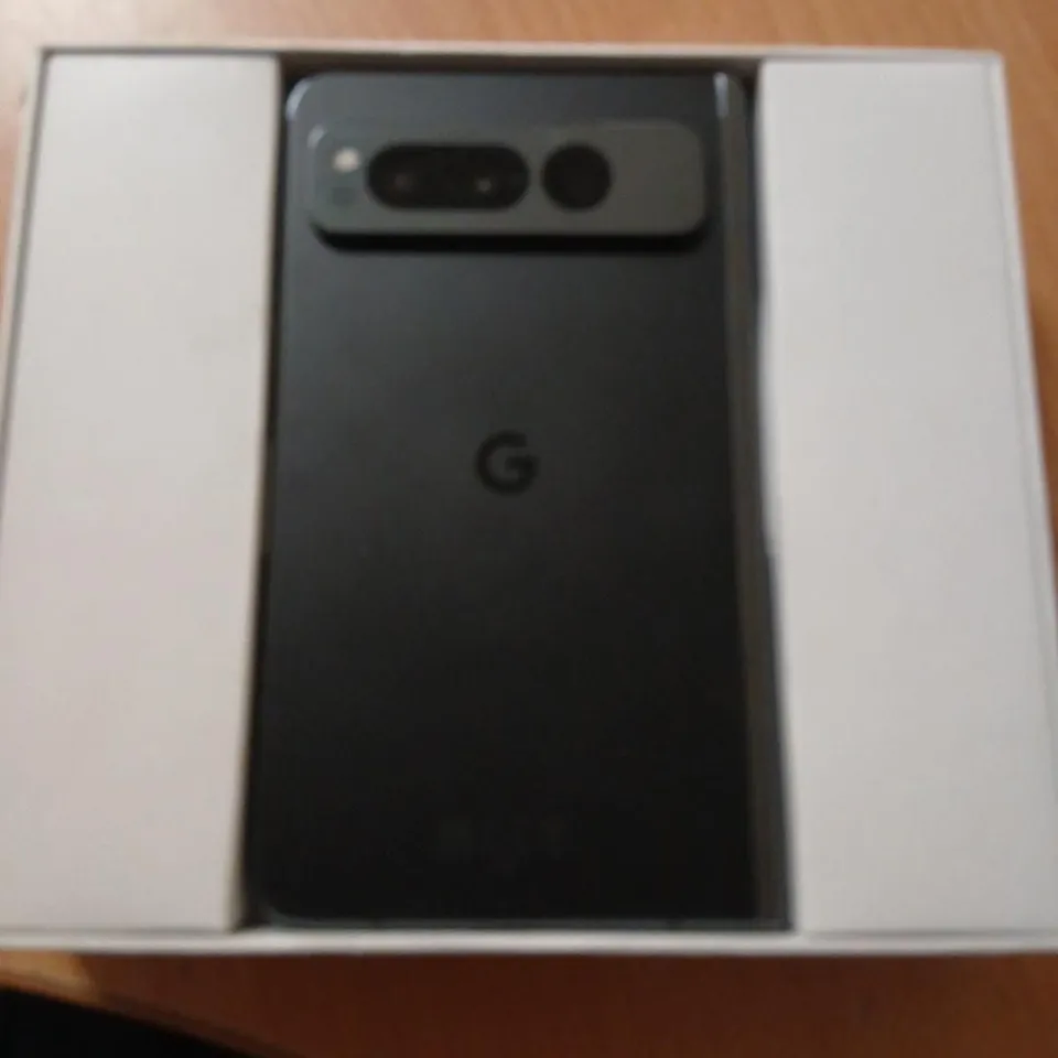 GOOGLE PIXEL FOLD – BLACK (BOXED)