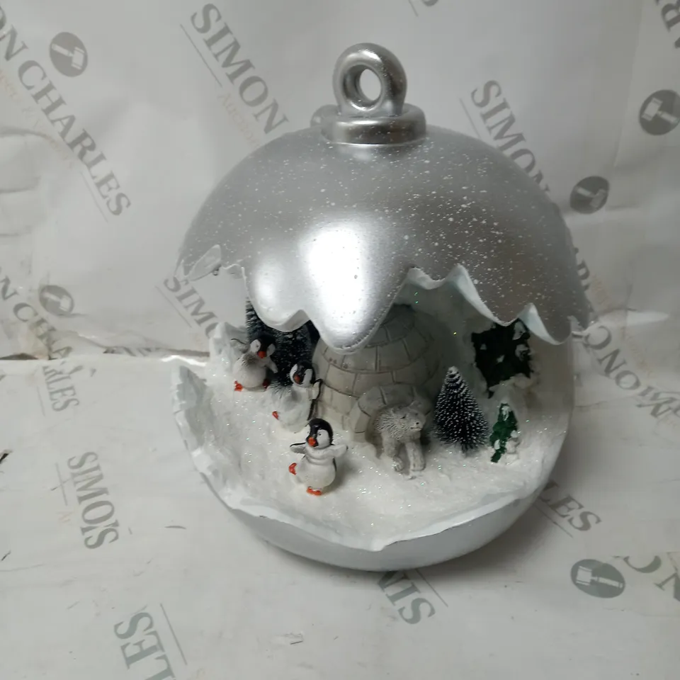 BOXED SANTA EXPRESS CHRISTMAS DETAILED BAUBLE DECORATION