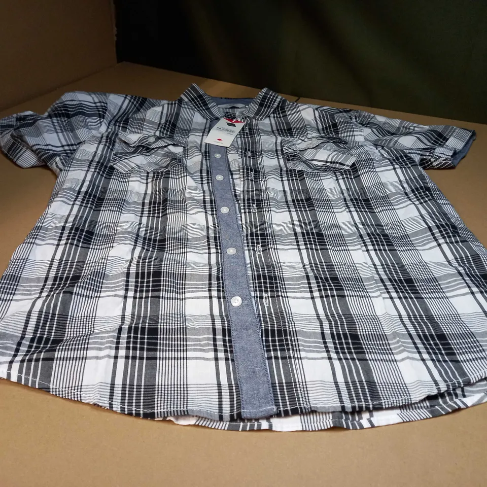 LEE COOPER WHITE/BLACK CHECK SHIRT - LARGE