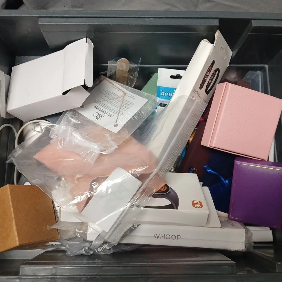 APPROXIMATELY 15 ASSORTED JEWELLERY ITEMS TO INCLUDE BRANDS SUCH MONICA VINEDAR, NINA B, D.LOUISE, ETC