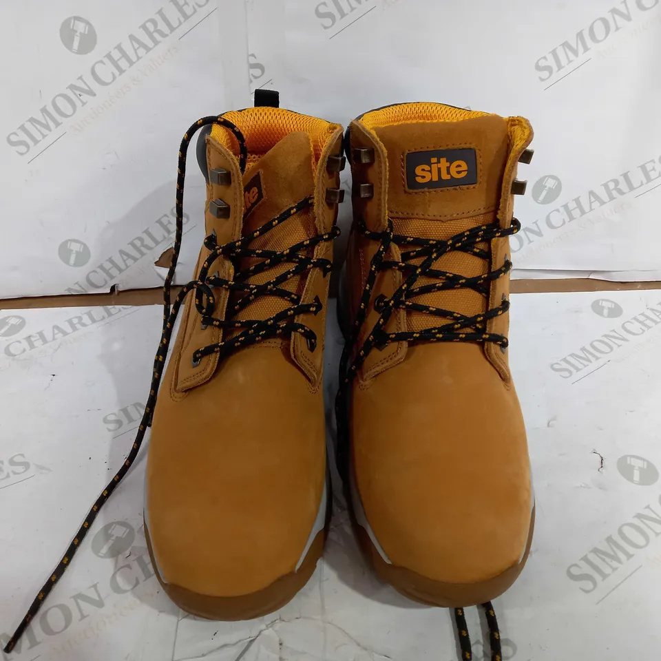 PAIR OF SITE ARENITE STEEL TOE CAP SAFETY BOOTS IN TAN - UK 10