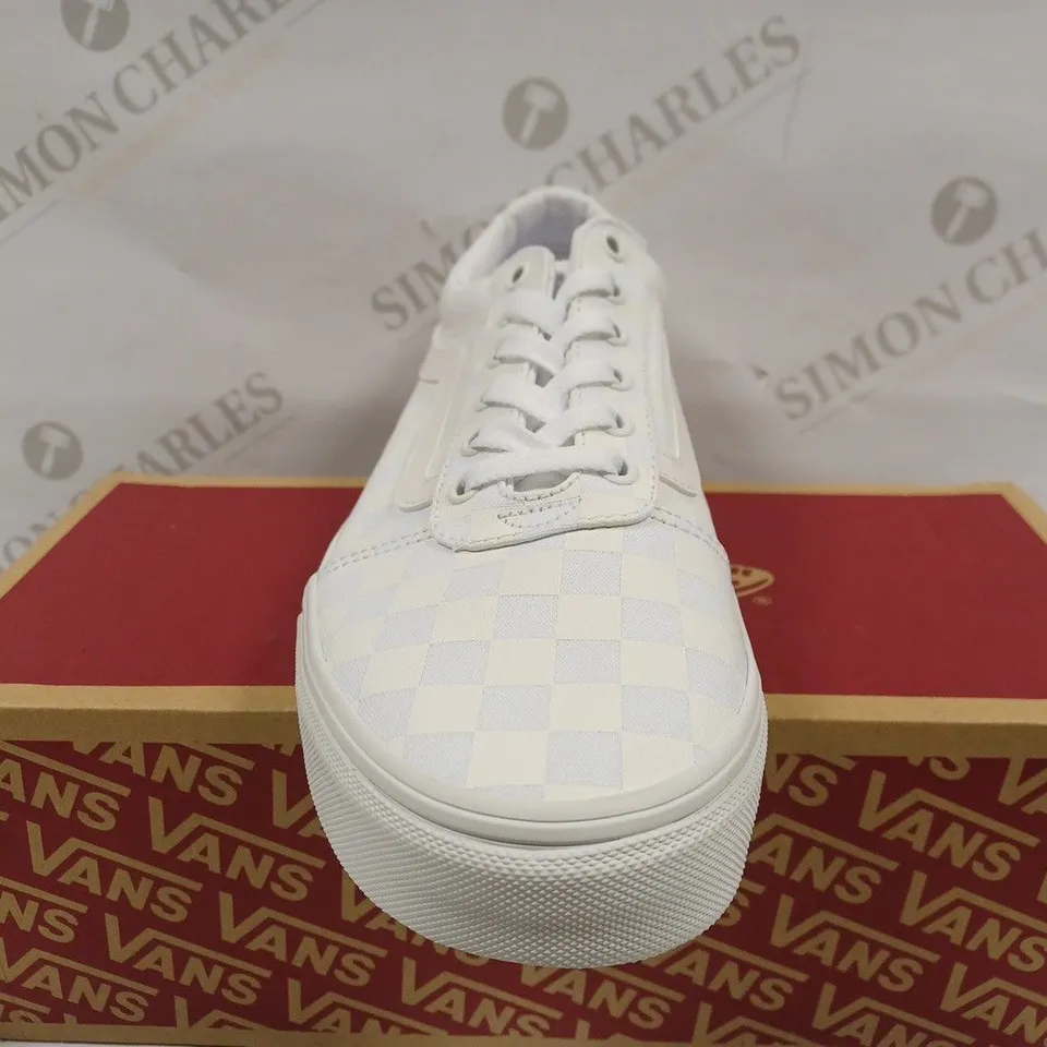 BOXED PAIR OF VANS WARD TRAIN CHECKERED WHITE TRAINERS - SIZE 8 