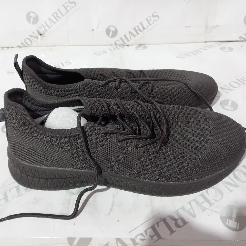 DAMYUAN GREY/GREEN RAINERS SIZE 40