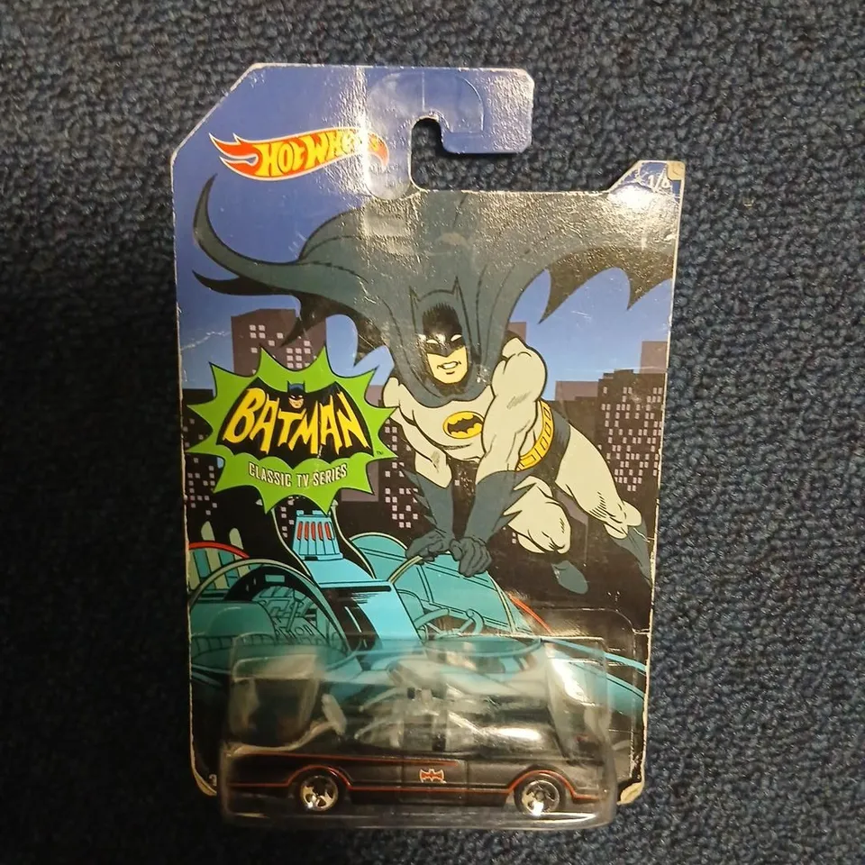 THREE ASSORTED BATMAN COLLECTABLES TO INCLUDE; HOT WHEELS BATMAN & ROBIN BATMOBILE – DC COMICS DIE-CAST CAR WITH BATMAN FIGURE, LIMITED EDITION 2/250