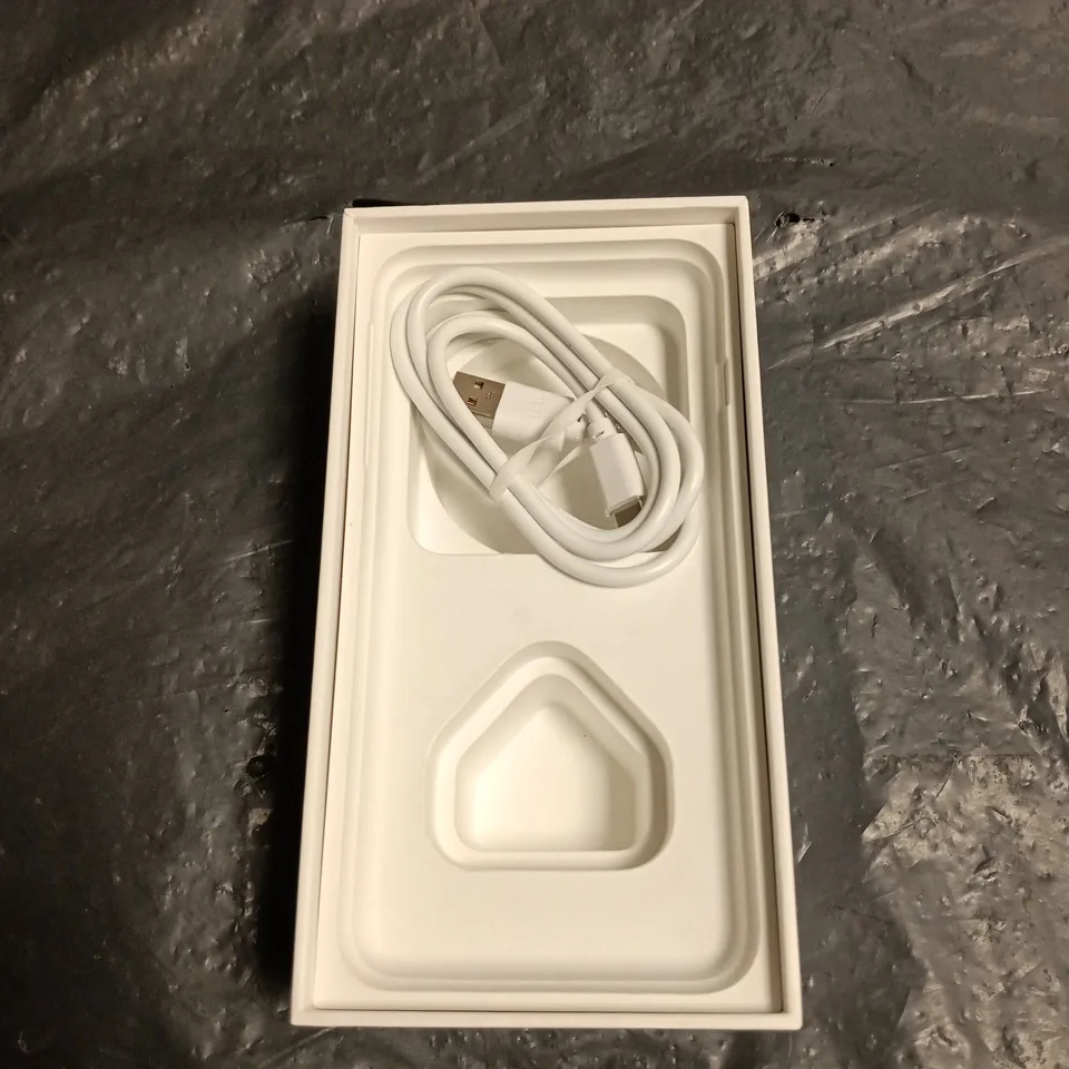 APPLE IPHONE 7 PLUS BLACK 32GB – BOXED WITH USB CABLE