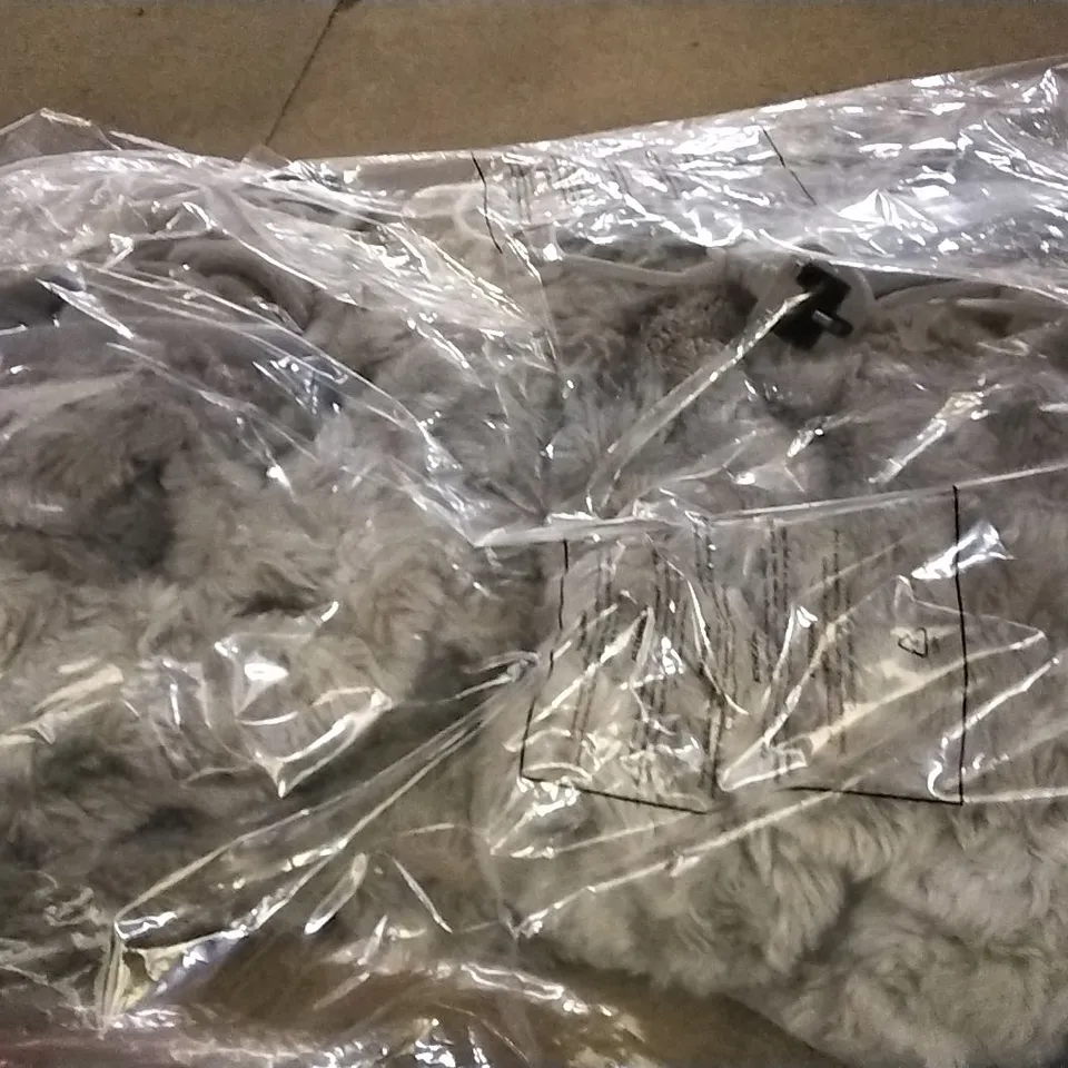 HEATED ELECTRIC BLANKET IN LIGHT GREY 