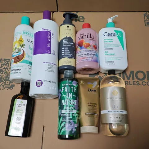 LOT OF ASSORTED HEALTH AND BEAUTY ITEMS TO INCLUDE CERAVE GEL MOUSSANT, DOVE TANNING LOTION AND FAITH IN NATURE SHAMPOO