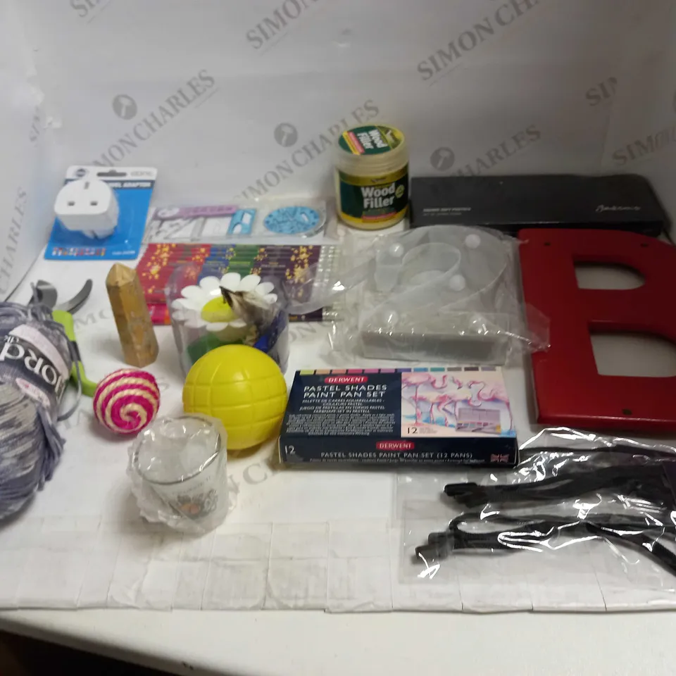 LOT OF ASSORTED HOUSEHOLD GOODS TO INCLUDE WOOD FILLER, SQAURE SOFT PASTELS, AND PASTEL SHADES PAINT PAN SET ETC.