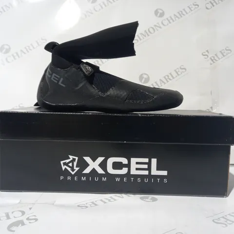 BOXED PAIR OF XCEL INFINITI ROUND TOE WETSUIT SHOES IN BLACK SIZE 8