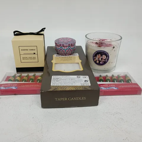 TOTE OF APPROXIMATELY 15 ASSORTED ITEMS TO INCLUDE CANDLES OF VARIOUS STYLES AND SIZES, MASON CASH CAKE DECORATIONS ETC