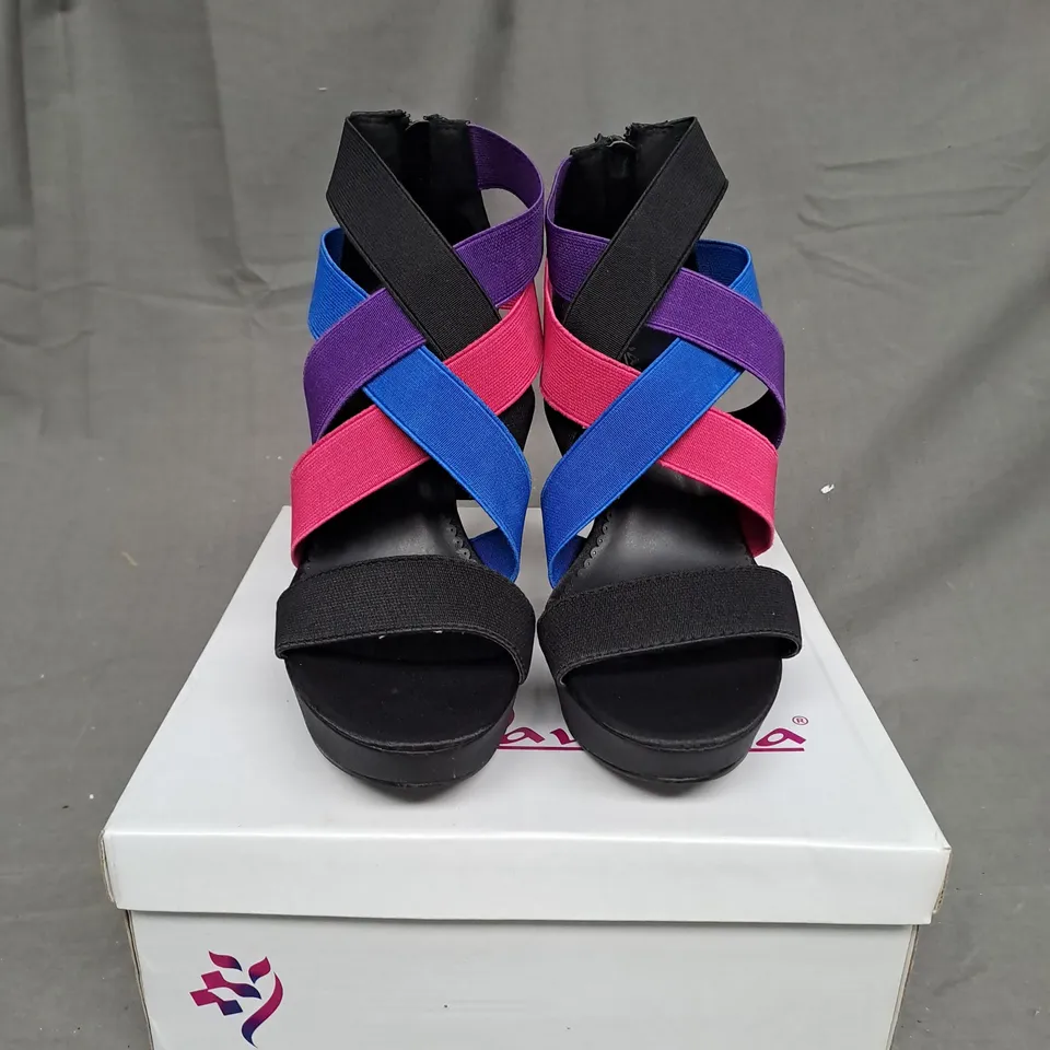 BOXED LOT OF 9 PAIRS OF AVANDA LADIES SHOES VARIOUS SIZES