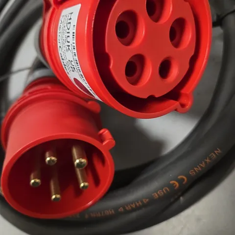 MOTORCABLES HDIUK 5 METRES 3-PHASE 32 AMP PLUG TO 16 AMP COUPLER CONVERTER EXTENSION CORD 