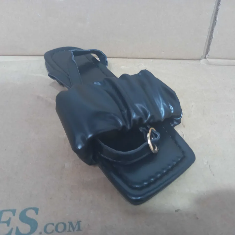 BOXED PAIR OF DESIGNER FLAT SANDALS IN BLACK EU SIZE 38