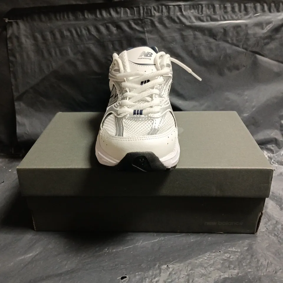 BOXED PAIR OF NEW BALANCE 530 TRAINERS IN WHITE/SILVER/NAVY SIZE UK 5.5