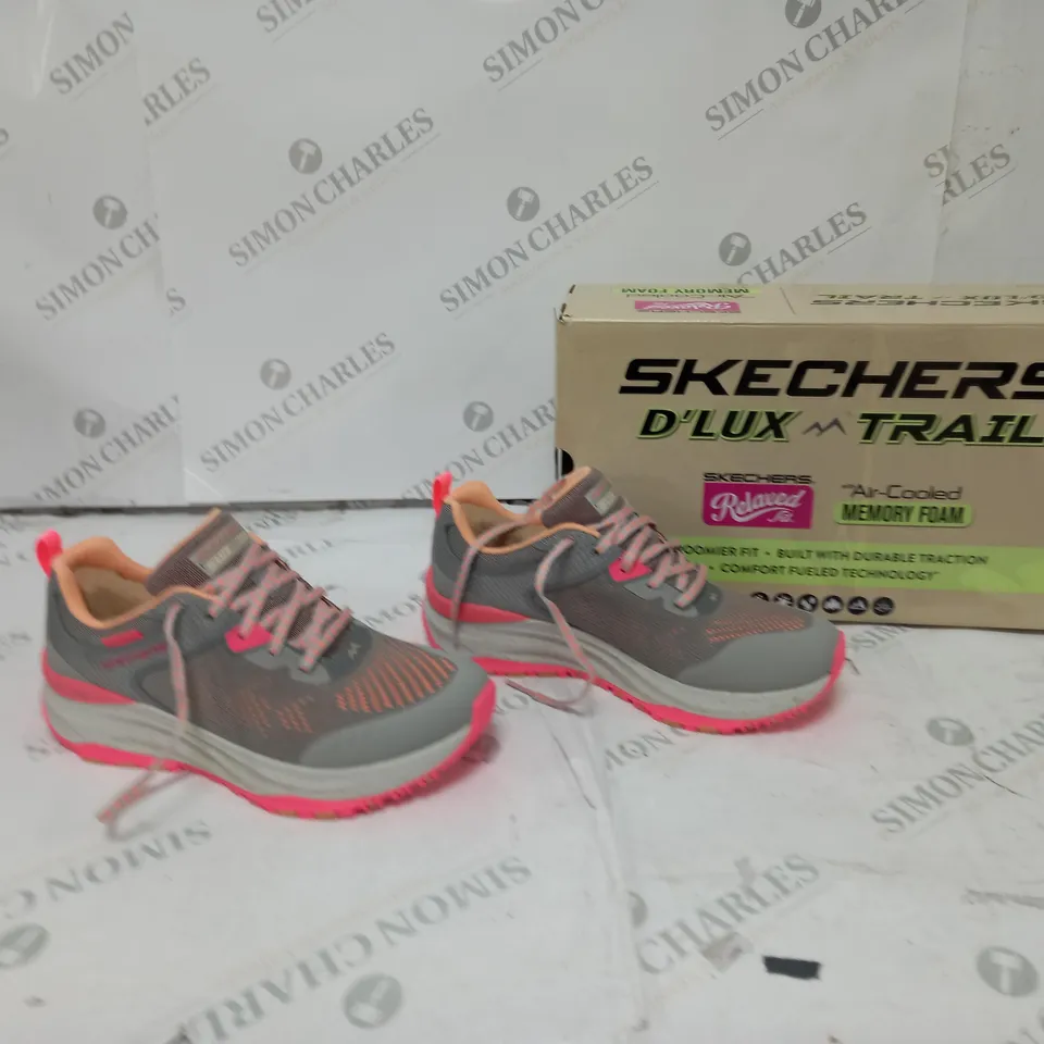 SKETCHERS WOMENS WATER REPELLENT WOMENS SIZE 8