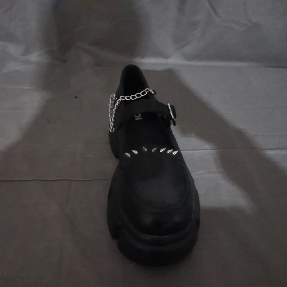 PAIR OF KOI CLOUD MIST CHUNKY SHOES IN BLACK SIZE 6 