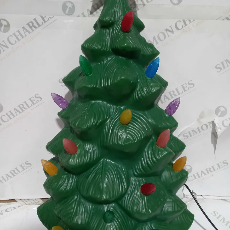 MR CHRISTMAS INDOOR OUTDOOR MOLDED CHRISTMAS TREE