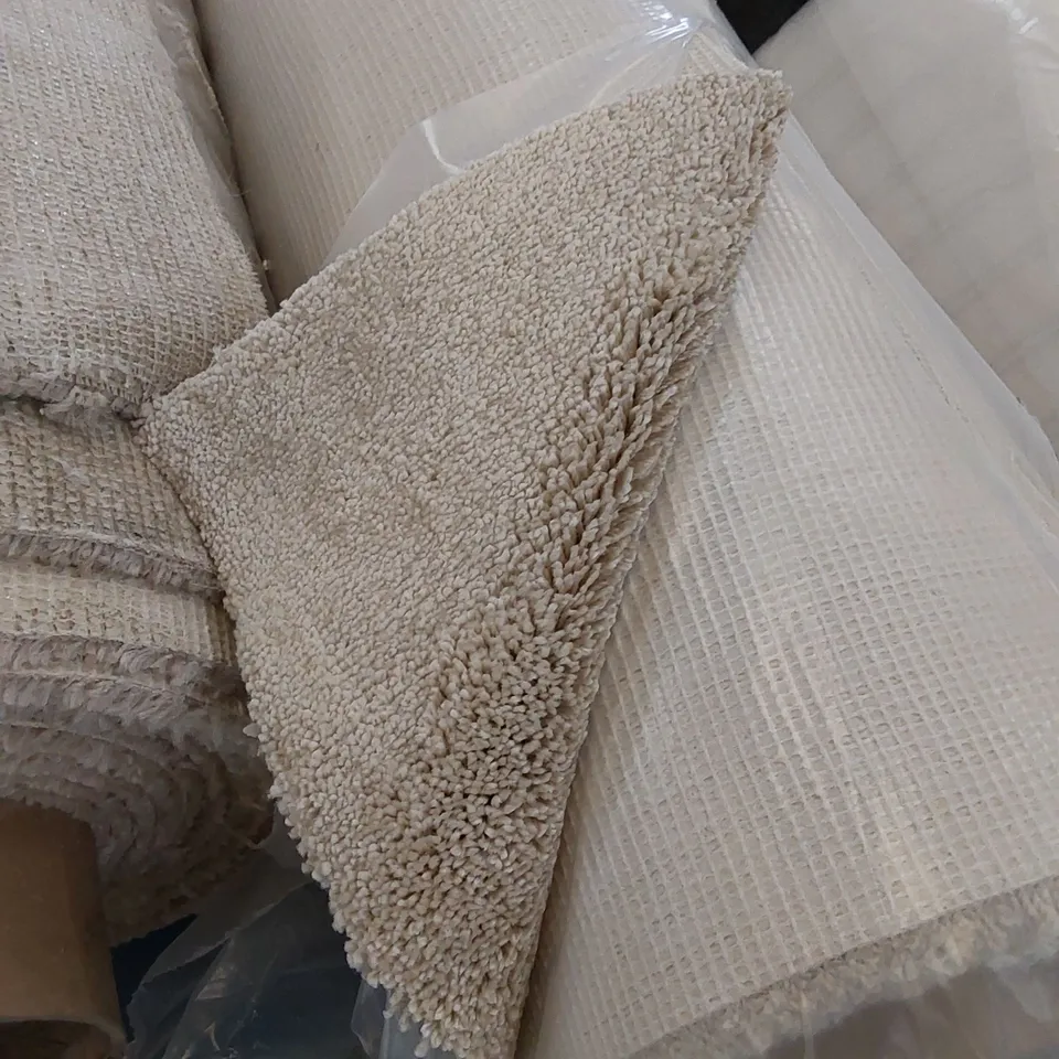 ROLL OF QUALITY OBSESSION OYSTER CARPET // SIZE: APPROX. 4 X 2.5m