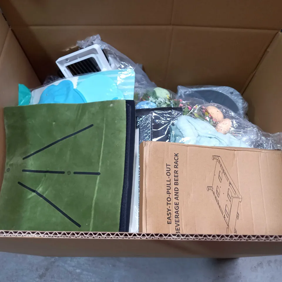 BOX TO CONTAIN APPROX 15 X ASSORTED HOUSEHOLD PRODUCTS, INCLUDES FLASK, HOOVER HEAD, WREATHE, GARDEN PRODUCTS ETC
